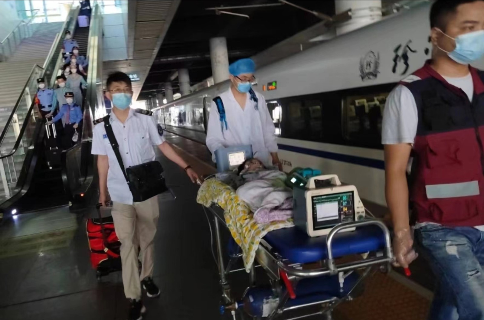 海东高铁转运公司